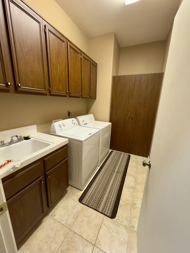 Building Photo - 128 Kavenish Dr