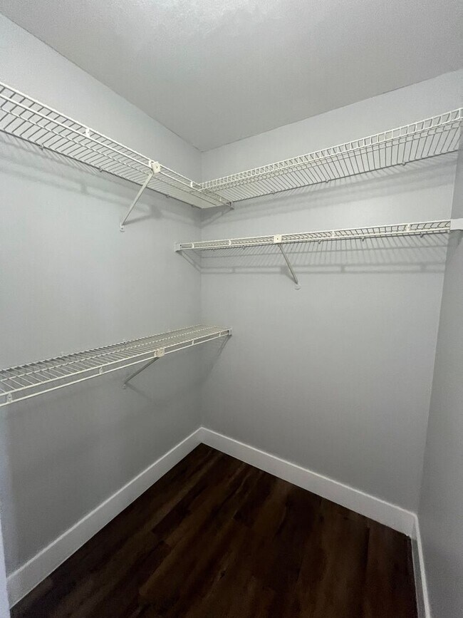 Building Photo - ONE BEDROOM ONE BATHROOM! WATERFRONT COMMUNITY!