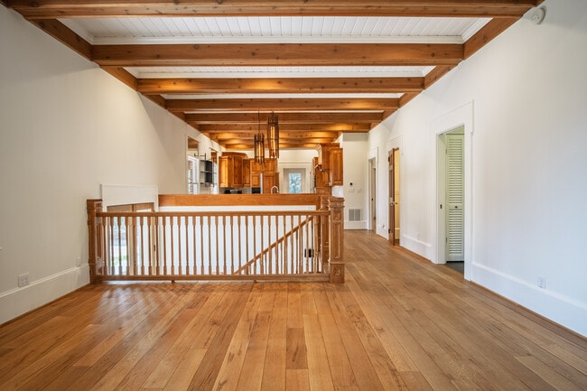 Building Photo - 780 Hart Rd