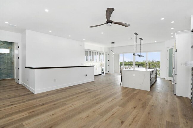 Building Photo - 711 Tropical Dr