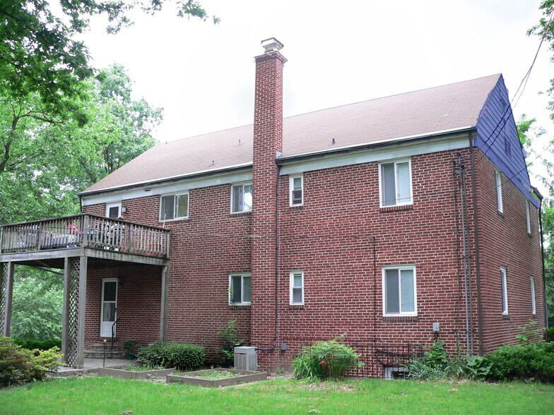 Back - 2207 Sulgrave Ave