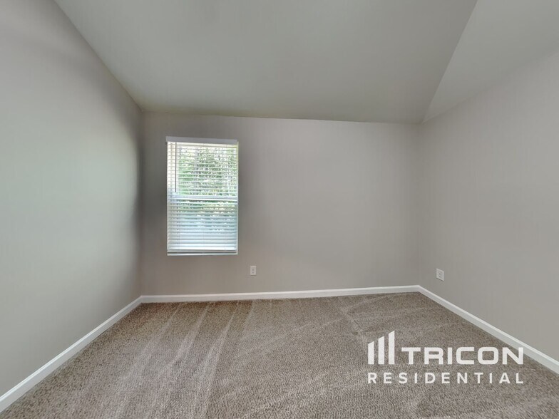 Building Photo - 5065 Rapahoe Trail