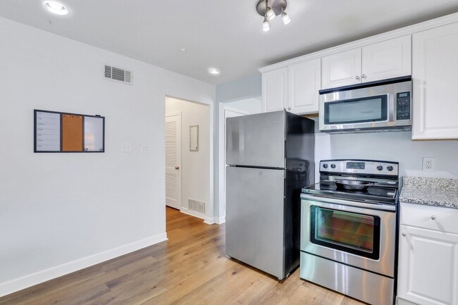 Building Photo - 1508 E 51st St