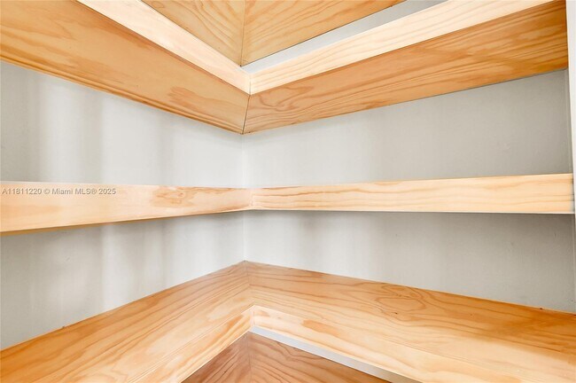 Building Photo - 512 NW 120th Dr