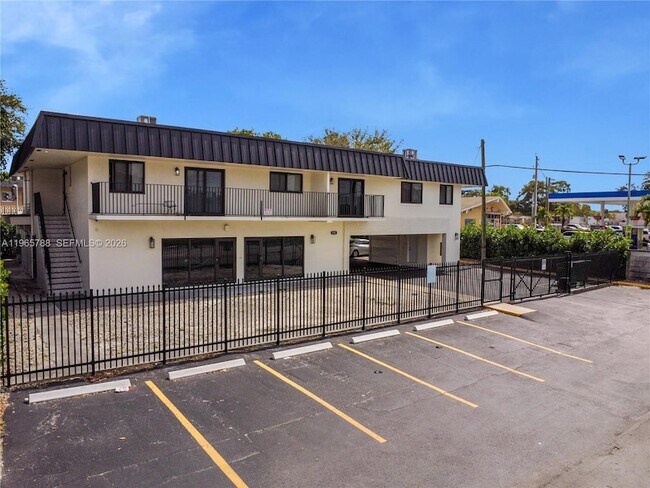 Building Photo - 5980 SW 40th Ave