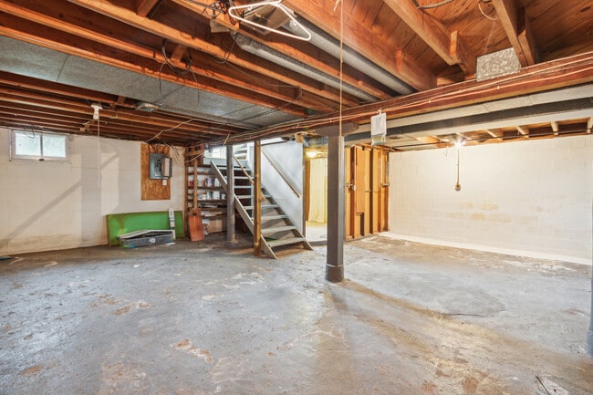 Building Photo - 629 St Clair Ave