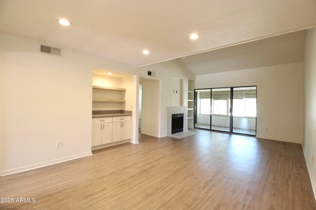 Building Photo - 5998 N 78th St