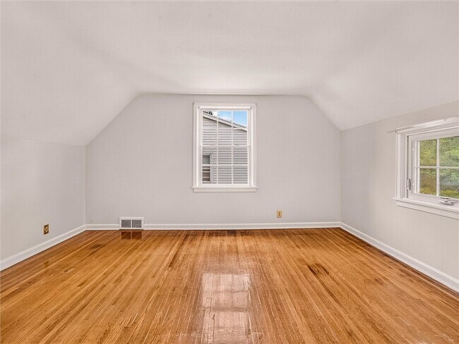 Building Photo - 82 Clovercrest Dr