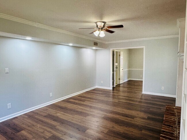 Building Photo - Dreamy 3-Bedroom
