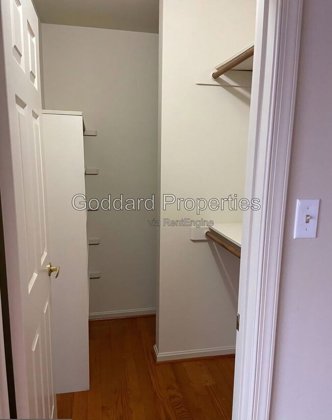 Building Photo - 10225 Club House Court