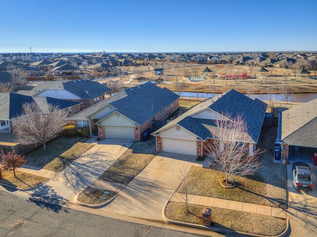 Building Photo - Updated home in Edmond + 3 bed + 2 bath