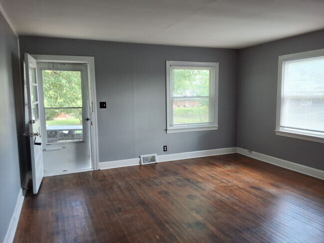 Building Photo - Comfy 3 Bed, 1 Bath