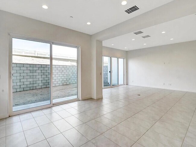 Building Photo - 6574 Tesla Ln