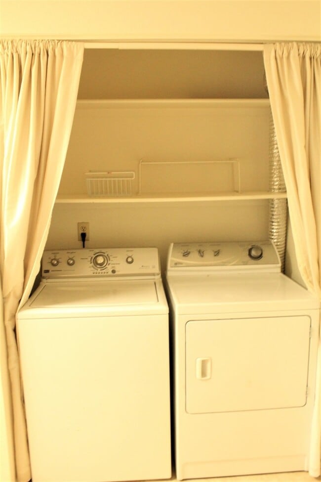 Building Photo - Huge 1 bedroom Condo With Loft, Walking Distance From Belmar! Available Mid July!!