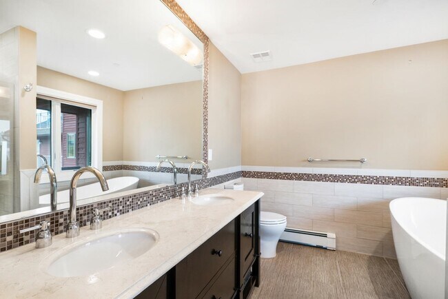 Building Photo - 14A Riverview Cir