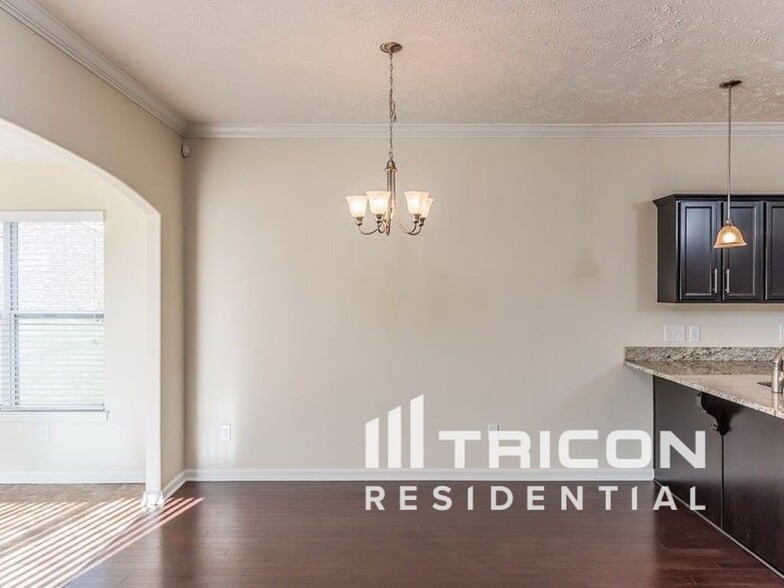 Building Photo - 1033 Middleton Ln