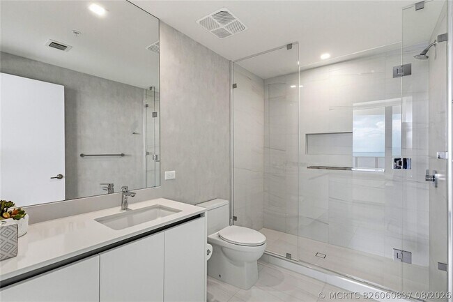 Building Photo - 900 N Ocean Blvd