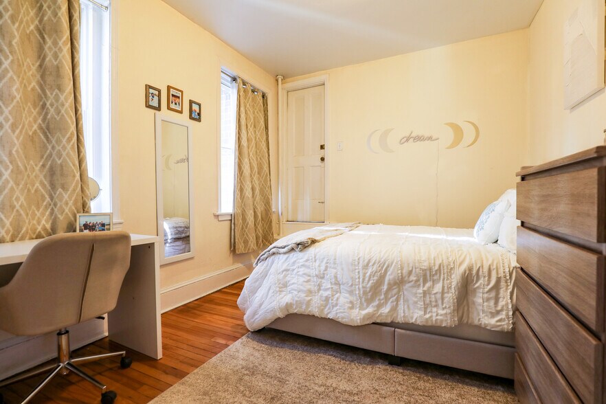 Building Photo - 324 Saint Paul St