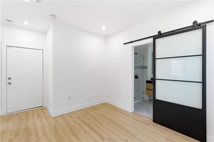 Building Photo - 170 Broadway, A