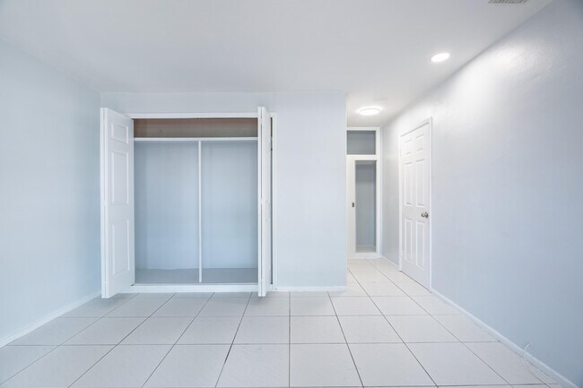 Building Photo - 6113 Royal Palm Blvd