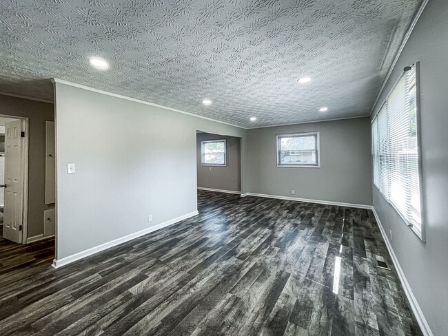 Building Photo - 449 Carol Dr