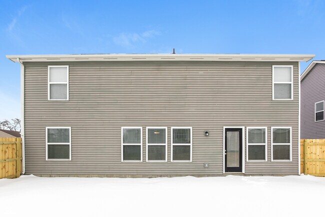 Building Photo - 2415 Cabin Hill Rd