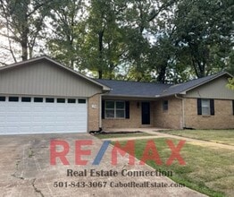 Building Photo - Sorry No Smoking/Vaping and Pets Permitted...