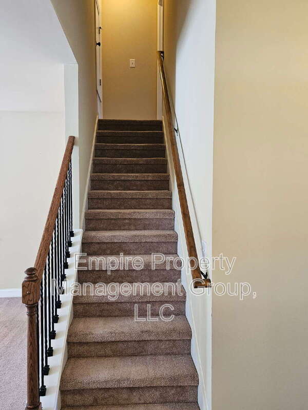 Building Photo - 13 Trillium Ct