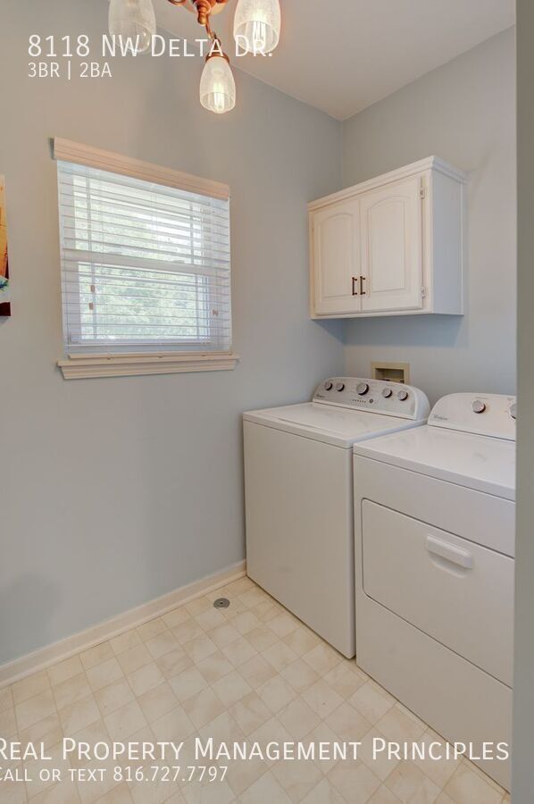 Building Photo - 8118 NW Delta Dr