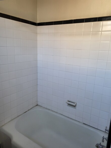 Building Photo - 429 S 51st St