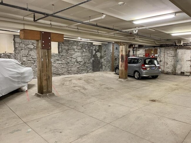 Building Photo - 636 Logan St