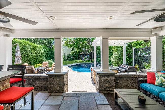 Building Photo - 609 15th Ave