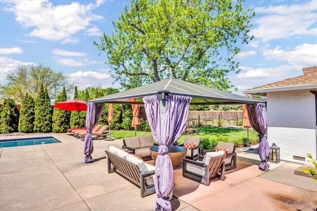 Building Photo - 1790 McKinley Rd