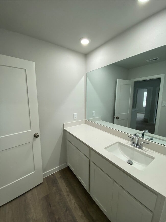 Building Photo - 122 Alset Dr