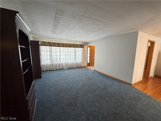 Building Photo - 290 Glenview Rd