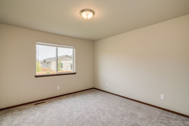Building Photo - Fantastic 3-Bed, 2.5 Bath with 2-car garage!