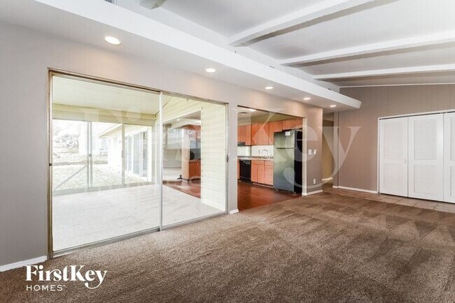Building Photo - 2405 Brook Dr