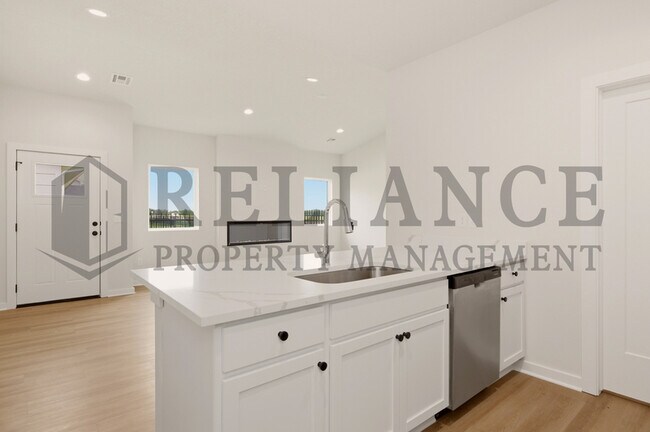 Building Photo - 204 Gowen St