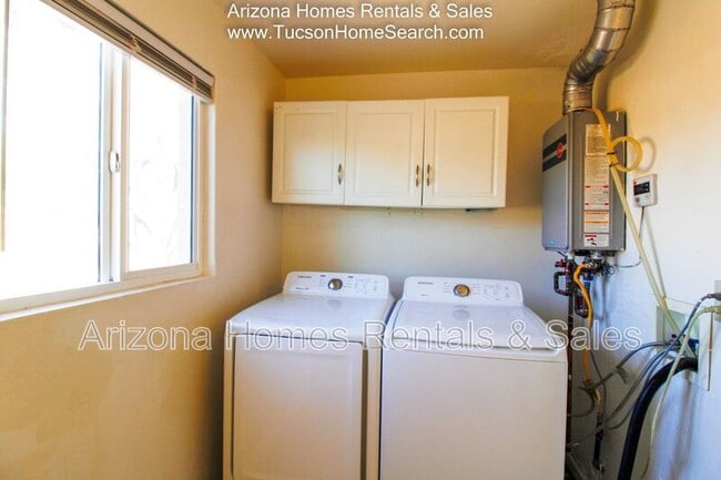 Building Photo - 4559 E Malvern St