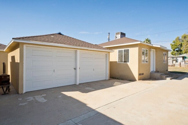 Building Photo - 322 Woodrow Ave