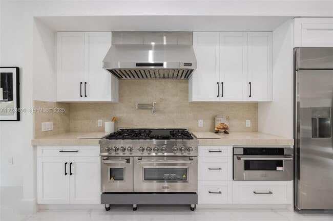 Building Photo - 6845 SW 52nd St