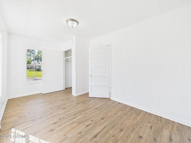 Building Photo - 711 E Lessley St