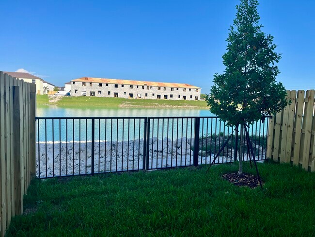 Building Photo - 2776 SE 26th Ave