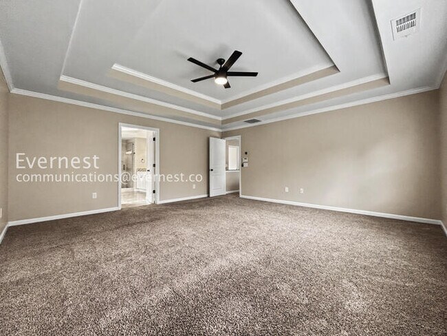 Building Photo - 3-Beds 3.5 Baths Spacious Home with Fenced Yard and Garage Parking