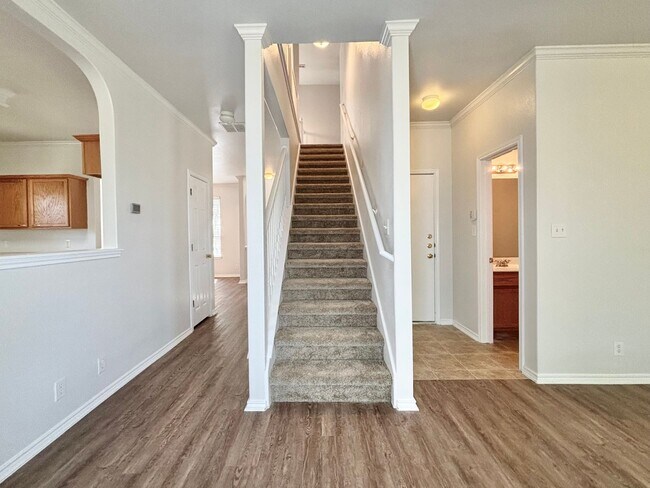 Building Photo - Spacious 3 bedroom home!