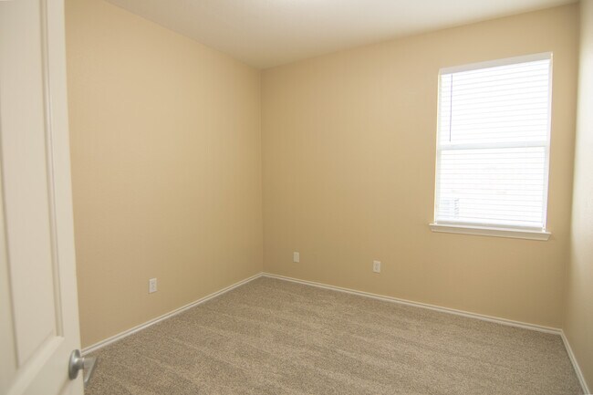 Building Photo - 10960 Hawks Landing Rd