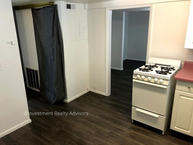 Building Photo - 2 bed 1 bath Basement Apartment in Sandy!