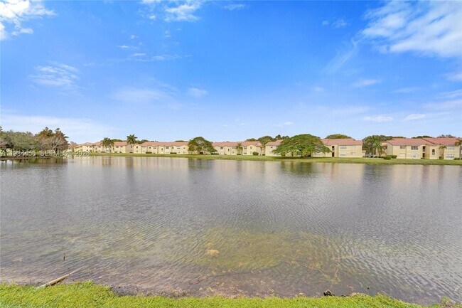 Building Photo - 457 Vista Isles Dr