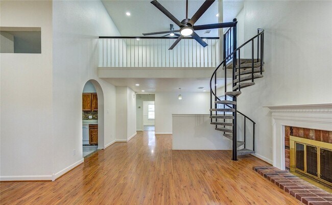 Building Photo - 16830 Scenic Gardens Dr