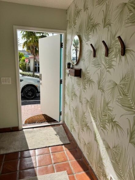 Building Photo - 1800 N Ocean Dr